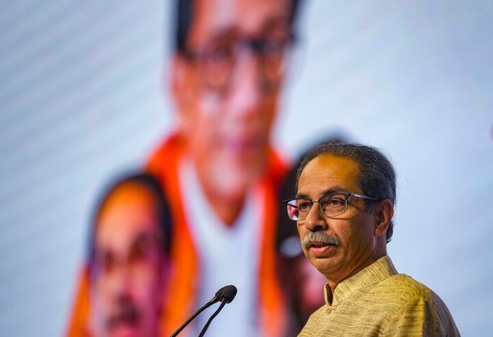 महाराष्ट्र के पूर्व सीएम उद्धव ठाकरे ने मंगलवार (16 जनवरी 2024) को जनता की अदालत कार्यक्रम को संबोधित किया. इस कार्यक्रम के बड़े नेता और पदाधिकारी शामिल थे.