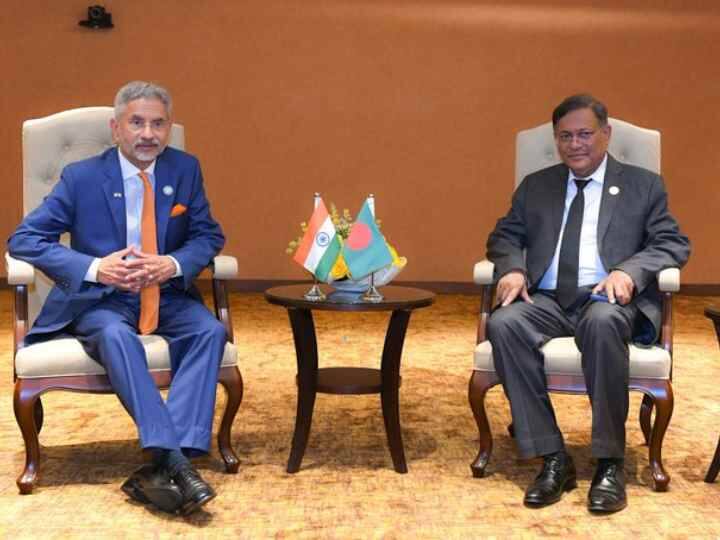 S Jaishankar met Bangladesh Foreign Minister Mohammed Hasan Mahmud in Uganda बांग्लादेश के विदेश मंत्री मोहम्मद हसन महमूद से मिले एस जयशंकर, कहा- 'मजबूत हो रहे हैं हमारे रिश्ते'