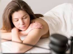 Health Tips: खासकर सर्दियों में शरीर के लिए मालिश होती है फायदेमंद