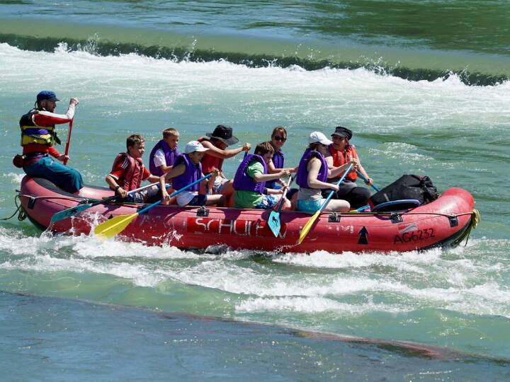 How does a life jacket save you from drowning in the river नदी में