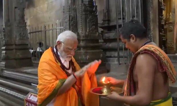 IN PICS: PM Modi Offers Prayers At Srirangam, Rameswaram Temples In ...