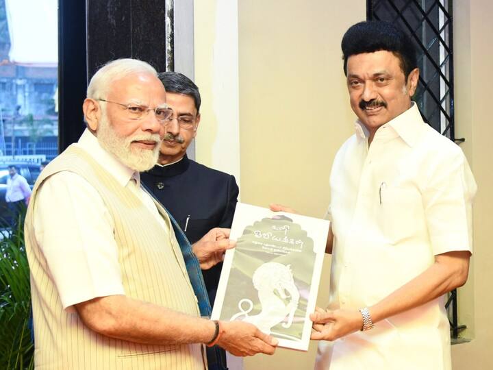இதனை தொடர்ந்து பிரதமர் தமிழ்நாட்டில் உள்ள வெவ்வேறு ஆன்மீக தளங்களுக்கு சென்று வழபாடு செய்தார்.