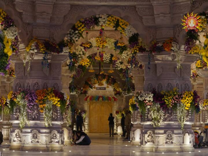 प्राण प्रतिष्ठा होने से पहले अयोध्या राममयी हो गई है. तो वहीं भगवान राम के भव्य मंदिर का उद्घाटन पीएम मोदी करेंगे. इस कार्यक्रम की चर्चा पूरे देश में हो रही है.