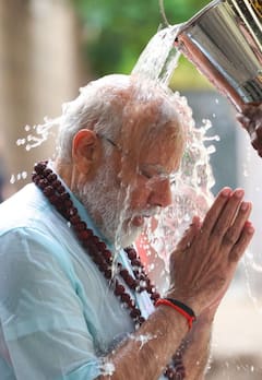 Photos: अंगी तीर्थ पर लगाई आस्था की डुबकी, फिर पहुंचे रामनाथस्वामी मंदिर, पीएम मोदी ने दर्शन से पहले फिर किया स्नान