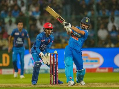 R Ashwin calls Rinku Singh a ‘left-handed MS Dhoni’ Rinku Singh: இடது கை தோனி.. ரிங்கு சிங்கை புகழ்ந்து தள்ளிய அஸ்வின்! விவரம் இதோ!