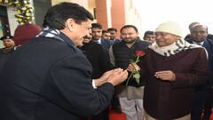 समस्तीपुर में जब MP नित्यानंद ने CM नीतीश को दिया गुलाब तो लगे मुस्कुराने, बगल में खड़े तेजस्वी ने ऐसा किया रिएक्ट