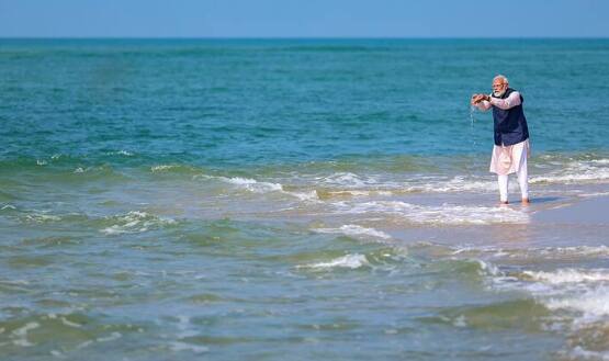 ਅਯੁੱਧਿਆ 'ਚ ਹੋਣ ਵਾਲੇ ਪ੍ਰਾਣ ਪ੍ਰਤੀਸ਼ਠਾ ਸਮਾਗਮ ਤੋਂ ਪਹਿਲਾਂ ਪੀਐੱਮ ਮੋਦੀ ਤਾਮਿਲਨਾਡੂ ਦੇ ਅਰਿਚਲ ਮੁਨਾਈ ਪਹੁੰਚੇ। ਇਸ ਤੋਂ ਪਹਿਲਾਂ ਉਨ੍ਹਾਂ ਨੇ ਸ੍ਰੀ ਕੋਠੰਡਾਰਾਮਾ ਸਵਾਮੀ ਮੰਦਿਰ ਵਿੱਚ ਵੀ ਪੂਜਾ ਅਰਚਨਾ ਕੀਤੀ।