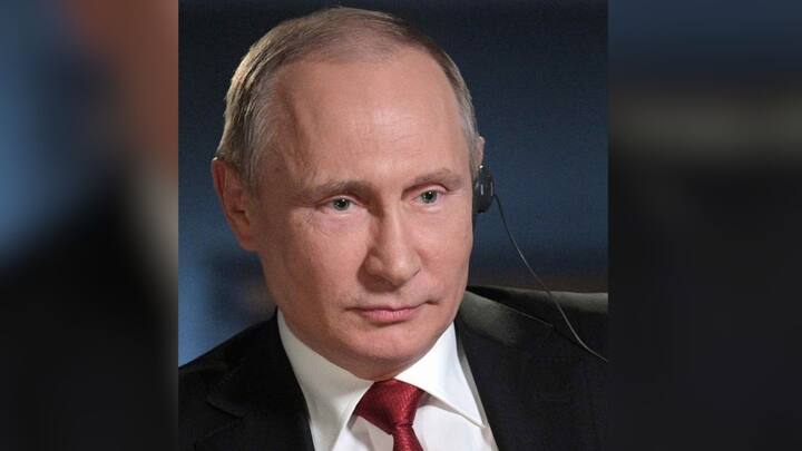 সুখ্যাতি এবং কুখ্যাতি, দুই-ই আছে তাঁর। কেউ তাঁর অন্ধ ভক্ত, কেউই আবার কট্টর সমালোচক। তবে আন্তর্জাতিক রাজনীতিতে বিশেষ জায়গা দখল করে রয়েছেন রাশিয়ার প্রেসিডেন্ট ভ্লাদিমির পুতিন। —ফাইল চিত্র।