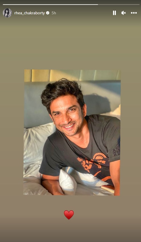 Sushant Singh Rajput : सुशांत सिंह राजपूतच्या आठवणीत रिया चक्रवर्ती भावूक; सोशल मीडियावर शेअर केला खास फोटो