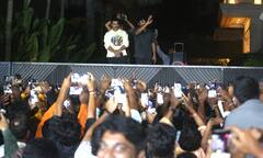 Chiranjeevi Ram Charan: మెగా మూమెంట్ - రామ మందిరం ప్రారంభోత్సవానికి వెళ్లేముందు అభిమానులతో చిరంజీవి, రామ్ చరణ్