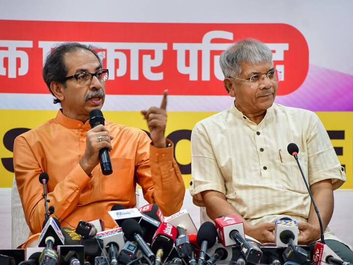 India Alliance Lok Sabha Election 2024 Prakash Ambedkar MVA VBA Joining Maharashtra Seat Sharing Formula Maharashtra Politics: प्रकाश आंबेडकर हुए आक्रामक, MVA को दी चेतावनी, बोले- 'हम बलि का बकरा नहीं, 48 सीटों पर...'