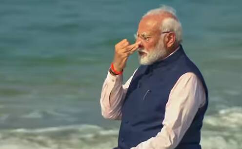 ਪ੍ਰਧਾਨ ਮੰਤਰੀ ਨਰਿੰਦਰ ਮੋਦੀ ਨੇ ਐਤਵਾਰ (21 ਜਨਵਰੀ) ਨੂੰ ਤਾਮਿਲਨਾਡੂ ਦੇ ਧਨੁਸ਼ਕੋਡੀ ਵਿੱਚ ਅਰਿਚਲ ਮੁਨਾਈ ਦਾ ਦੌਰਾ ਕੀਤਾ ਅਤੇ ਬੀਚ 'ਤੇ ਸ਼ਰਧਾ ਦੇ ਫੁੱਲ ਭੇਟ ਕੀਤੇ। ਇਹ ਮੰਨਿਆ ਜਾਂਦਾ ਹੈ ਕਿ ਧਨੁਸ਼ਕੋੜੀ ਉਹ ਸਥਾਨ ਹੈ ਜਿੱਥੇ ਭਗਵਾਨ ਰਾਮ ਨੇ ਰਾਵਣ ਨੂੰ ਹਰਾਉਣ ਦੀ ਸਹੁੰ ਚੁੱਕੀ ਸੀ।