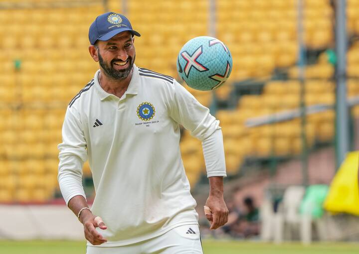 ভারতের হয়ে ১০৩টি টেস্ট ম্যাচে ৭১৯৫ রান করেছেন পূজারা। ৪৩.৬০ গড়ে। আন্তর্জাতিক মঞ্চে রয়েছে ১৯টি সেঞ্চুরি ও ৩৫টি হাফসেঞ্চুরি।