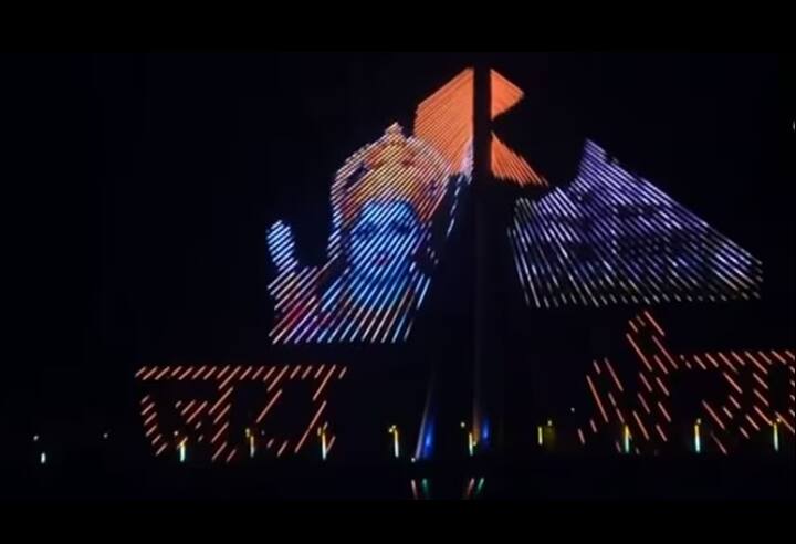 Bandra Worli sea link lit up ahead of Pran Pratishtha ceremony of Ayodhyas Ram Temple Watch Video : களைகட்டும் கொண்டாட்டம்; கடல் மேல் மிளிரும் ராமர்- வைரல் வீடியோ!