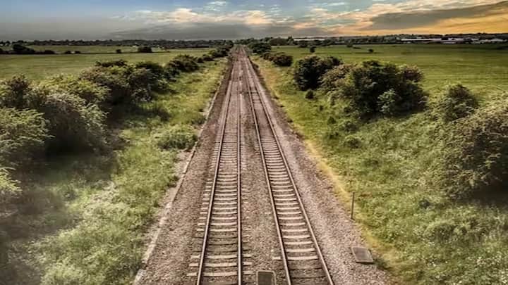 અરજી ફી: રેલ્વે સ્કાઉટ અને ગાઈડ ક્વોટાની ભરતી માટે, ઉમેદવારોએ અરજી ફી તરીકે રૂ 400 ની ફી જમા કરવાની રહેશે. અનામત વર્ગના ઉમેદવારોએ અરજી ફી તરીકે રૂ. 250 જમા કરાવવાના રહેશે.