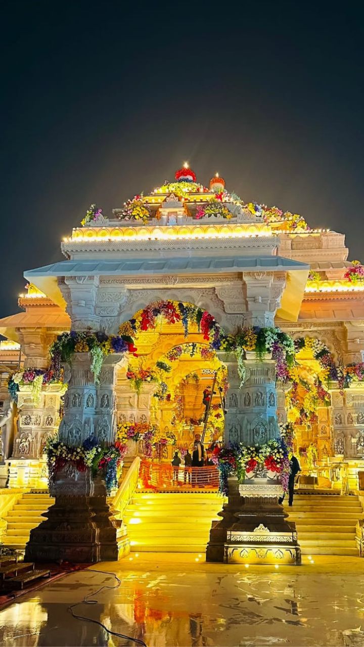 வட இந்தியா முழுவதும் ராமர் கோயில் திறப்பு விழா களைகட்டியுள்ளது.