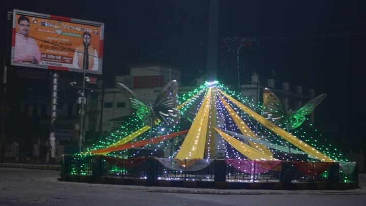 अयोध्या में रामलला के प्राण-प्रतिष्ठा के शुभ अवसर पर शहर को दुल्हन की तरह सजाया जा गया है.