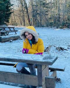 Priya Bhavanishankar Photos : ”குளு குளு வெண்பனி போல..” நடிகை பிரியா பவானிசங்கரின் ட்ரிப் புகைப்படங்கள்..!