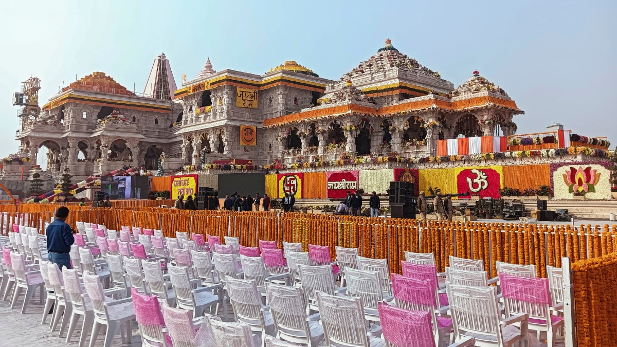 Rajinikanth, Ram Charan, Chiranjeevi spotted at Ayodhya Ram Mandir. Watch -  Hindustan Times