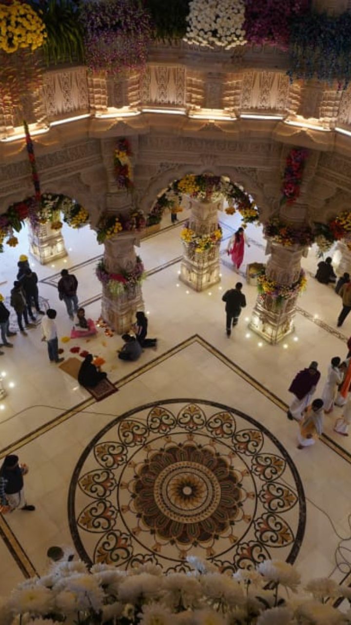 நாடு முழுவதும் உள்ள ராமர் பக்தர்கள் அயோத்தியில் குவியத் தொடங்கியுள்ளனர்.