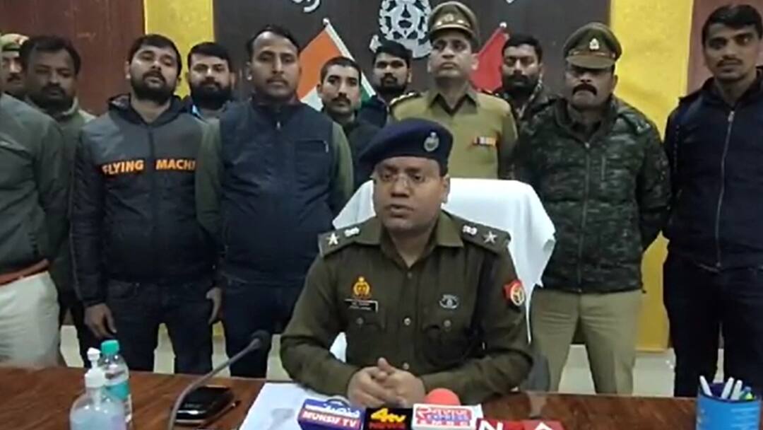 Kushinagar News: कुशीनगर पुलिस के हत्थे चढ़े जालसाज, विदेश में नौकरी दिलाने के नाम पर की थी ठगी Kushinagar Police arrested eight fraudsters Cheated getting a job ann Kushinagar News: कुशीनगर पुलिस के हत्थे चढ़े जालसाज, विदेश में नौकरी दिलाने के नाम पर की थी ठगी