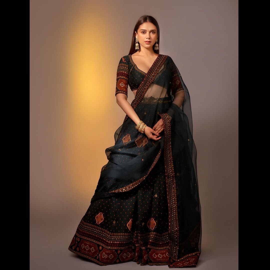 Aditi Rao Hydari Looks Resplendent In Dull Gold Lehenga As She Walks The  Ramp At India Couture Week- See Gorgeous Pics