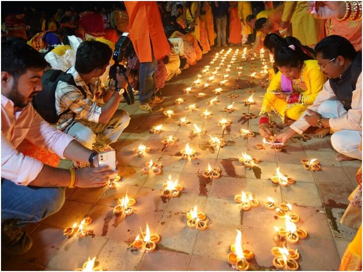 22 जनवरी को अयोध्या में रामलला के प्राण- प्रतिष्ठा की पूर्व संध्या पर  बस्तर जिला प्रशासन और निगम प्रशासन ने  प्रभु श्रीराम के नाम दीपोसव का आयोजन किया.  इस आयोजन में  लोगों ने दलपत सागर के परिसर में दीप प्रज्ज्वलित किया.