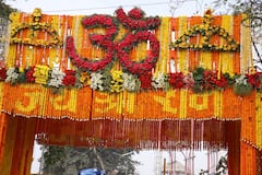 Ram Mandir Opening: रामलला के स्वागत में रंग-बिरंगे फूलों से सजी अयोध्या, तस्वीरों में देखें रामनगरी की सजावट
