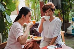 Green Coffee Benefits : ग्रीन कॉफी की ग्रीन टी? काय पिल्याने होईल वजन झटपट कमी?