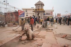Ram Mandir Inauguration: रात की रौशनी में भव्य दिख रहा राम मंदिर, इस थीम पर हुई सजावट, देखें नई तस्वीरें