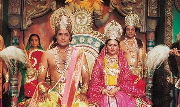 रामयण से जुड़ा हर किरदार एक बार फिर खबरों में बना हुआ है. वहीं सीरियल में भगवान राम का किरदार निभाने वाले अरुण गोविल को लोग आज भी पूजते हैं.