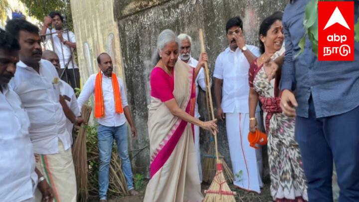 While participating in the cleanliness drive, Sitharaman picked up the broom and mopped the premises of the temple in Tamil Nadu. (Photo: ABP Nadu)