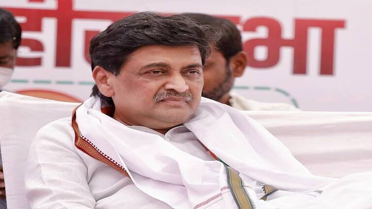 Ashok Chavan Congress Leader banner on Ram Mandir Inauguration in Nanded not displaying his party designation Nanded Maharashtra Marathi News Nanded News :  काँग्रेस नेते अशोक चव्हाण यांच्या नावाने राम मंदिर प्राणप्रतिष्ठापनेचे नांदेडमध्ये बॅनर झळकले, चर्चा मात्र राजकीय डावाची!