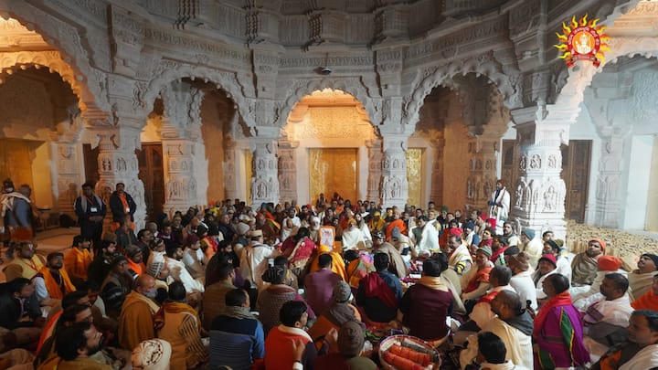 Ram Mandir Pran Pratishtha: राम मंदिर के उद्घाटन और रामलला की प्राण प्रतिष्ठा के कार्यक्रम से विपक्षी गठबंधन 'इंडिया' के कई नेताओं ने दूरी बनाई है. जानते हैं कि कार्यक्रम में कौन-कौन नहीं जा रहा है.