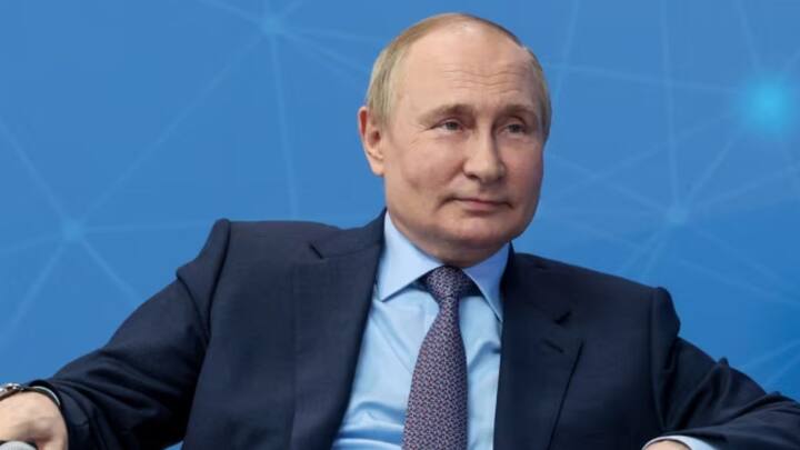 কৃষ্ণসাগরের পাড়ে পুতিনের বিলাসবহুল ভিলা রয়েছে বলে গুঞ্জন শোনা যায়। যাতায়াতের জন্য একটি আস্ত ট্রেনও রয়েছে, যার মূল্য প্রায় ৭ কোটি ৪০ লক্ষ ডলার। সেটি রক্ষণাবেক্ষণ করতেও প্রচুর খরচ হয়। —ফাইল চিত্র।