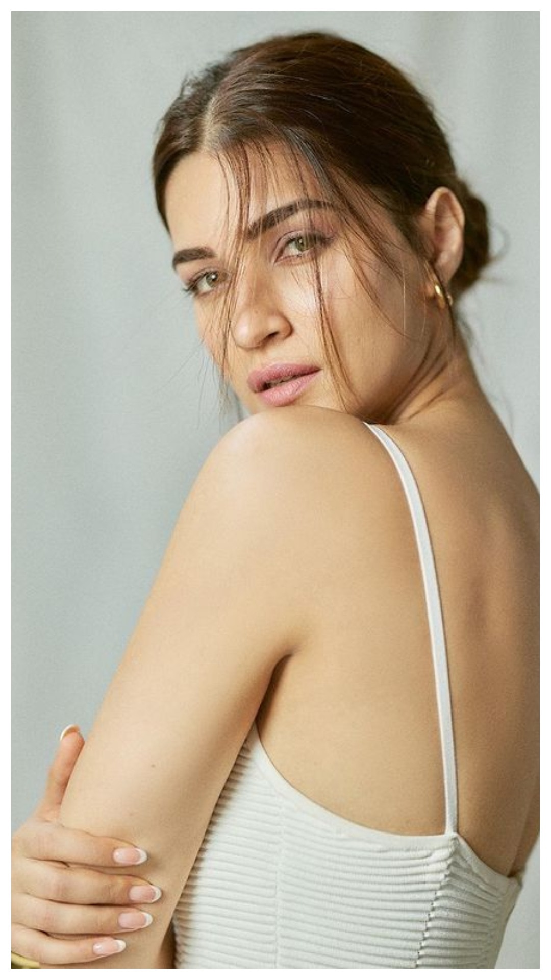 बॉलीवुड एक्ट्रेस कृति सेनन ने कम समय में फिल्म इंडस्ट्री में अपनी पहचान बनाई है