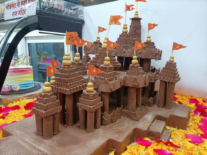 हा चॉकलेटचं राम मंदिर तयार करण्यासाठी प्रचंड मेहनत प्रियेश पोपट यांनी घेतली आहे.