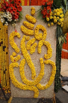 Ram Mandir Opening: रामलला के स्वागत में रंग-बिरंगे फूलों से सजी अयोध्या, तस्वीरों में देखें रामनगरी की सजावट