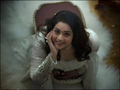 ఆ డ్రెస్ వేసుకుని సిగ్గుతో బయటకు రాలే, బోల్డ్ సీన్స్ చేసే వాళ్లకు దండం పెట్టాలన్న మీనా