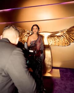 Actress Alia Bhatt : விருது விழாவில் அசத்திய நடிகை ஆலியா பட்..!