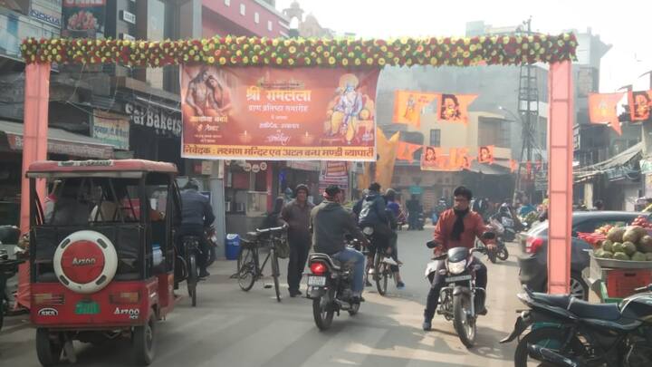 भरतपुर शहर के सभी चोक-चौराहों और बाजारों को आकर्षक रोशनी से सजाया गया है.