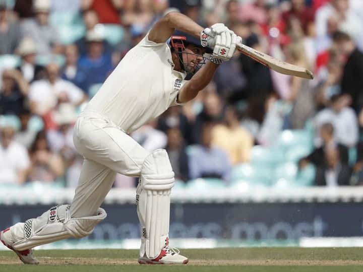 इंग्लैंड के दिग्गज बल्लेबाज एलिएस्टर कुक यहां चौथे नंबर पर हैं. कुक ने भारत के खिलाफ 30 टेस्ट मैचों की 54 पारियों में 47.66 की औसत से 2431 रन बनाए.