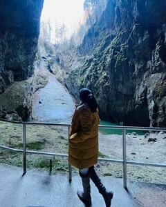 Priya Bhavanishankar Photos : ”குளு குளு வெண்பனி போல..” நடிகை பிரியா பவானிசங்கரின் ட்ரிப் புகைப்படங்கள்..!