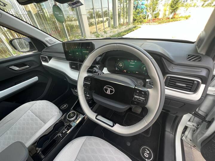 पंच ईवी पूरी तरह से नए ईवी आर्किटेक्चर, एक्टि.ईवी पर बेस्ड है और यह फ्यूचर में आने वाली टाटा ईवी को भी रेखांकित करेगी, साथ ही ईवी रिलेटेड ज्यादा फीचर्स के साथ मॉड्यूलरिटी भी प्राप्त करेगी.