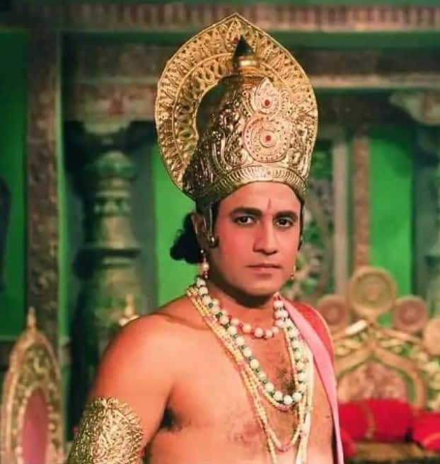 ये किस्सा साल 1991 के दौरान का है, जब अरुण गोविल साउथ में किसी तमिल फिल्म की शूटिंग कर रहे थे. वहीं जब ब्रेक हुआ तब वह एक कौन में बैठकर सिगरेट पीने लगे. इतने में एक शख्स की नजर अरुण गोविल पर पड़ी और वह उनपर तमिल भाषा में जोर-जोर से चिल्लाने लगा.