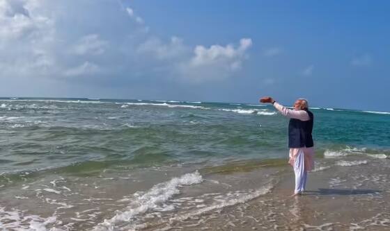 ਇਸ ਦੌਰਾਨ ਅਯੁੱਧਿਆ 'ਚ ਹੋਣ ਵਾਲੇ ਵਿਸ਼ਾਲ ਪ੍ਰੋਗਰਾਮ ਦੇ ਮੱਦੇਨਜ਼ਰ ਉੱਤਰ ਪ੍ਰਦੇਸ਼ ਪੁਲਸ ਨੇ ਸ਼ਹਿਰ ਦੀ ਸੁਰੱਖਿਆ ਵਧਾ ਦਿੱਤੀ ਹੈ। ਹਿੰਦੁਸਤਾਨ ਟਾਈਮਜ਼ ਮੁਤਾਬਕ ਲਖਨਊ ਜ਼ੋਨ ਦੇ ਵਧੀਕ ਡਾਇਰੈਕਟਰ ਜਨਰਲ (ਏ.ਡੀ.ਜੀ.) ਪਿਊਸ਼ ਮੋਰਡੀਆ ਨੇ ਕਿਹਾ ਕਿ ਸਰਯੂ ਨਦੀ 'ਤੇ ਕਿਸ਼ਤੀਆਂ ਦੀ ਵਰਤੋਂ ਕਰਕੇ ਗਸ਼ਤ ਕੀਤੀ ਜਾ ਰਹੀ ਹੈ ਅਤੇ ਹਵਾਈ ਨਿਗਰਾਨੀ ਲਈ ਡਰੋਨ ਤਾਇਨਾਤ ਕੀਤੇ ਗਏ ਹਨ।