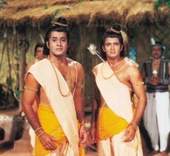 इस वजह से उन्हें कई सारी दिक्कतों का भी सामना करना पड़ा. इसका असर उनके करियर पर भी देखने को मिला है. इस चक्कर में उन्हें एक बार खूब गालियां भी सुननी पड़ गई. जी हां, सालों पहले एक फैन ने उन्हें सिगरेट पीने की वजह से खूब खरी-खोटी सुनाई थी.