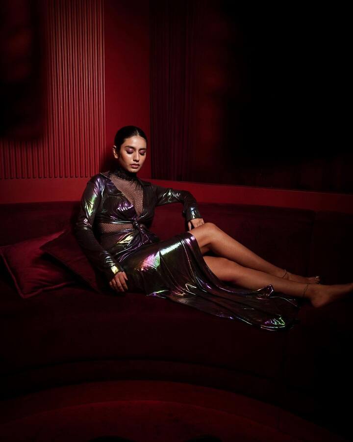 కన్ను కొట్టి ఇండస్ట్రీని షేక్ చేసింది ప్రియా ప్రకాష్.