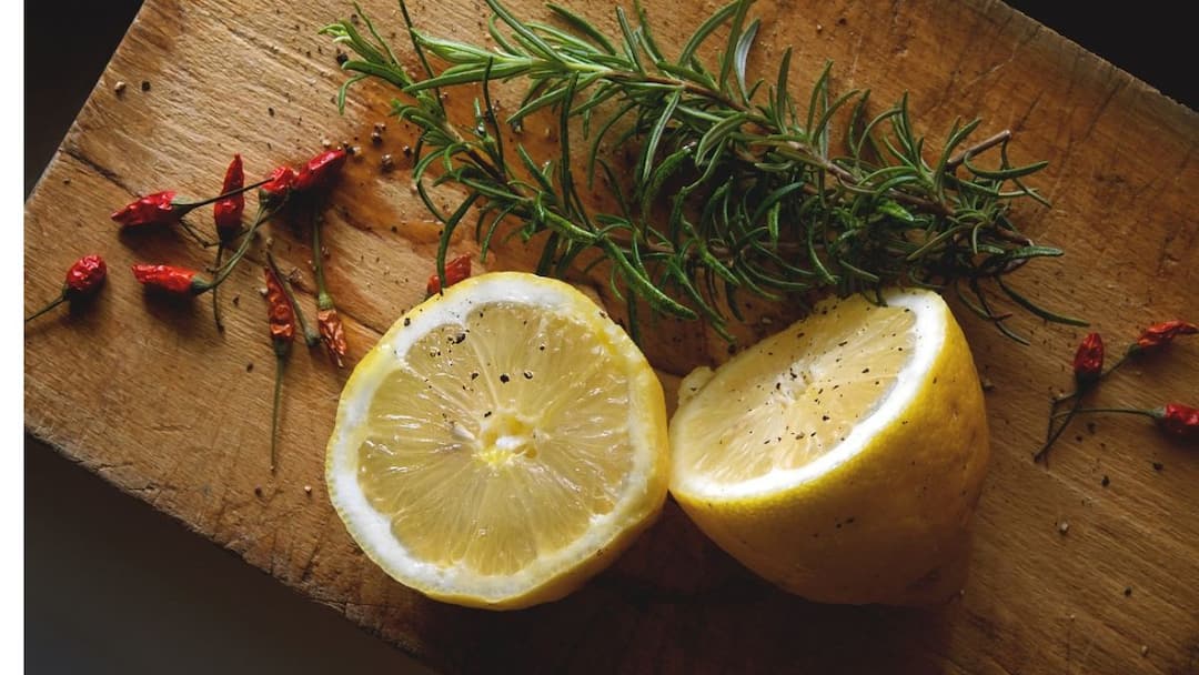 lemon pepper taste scientific reason behind it मिर्च तीखी और नींबू खट्टा क्यों होता है? क्या है इसके पीछे का विज्ञान