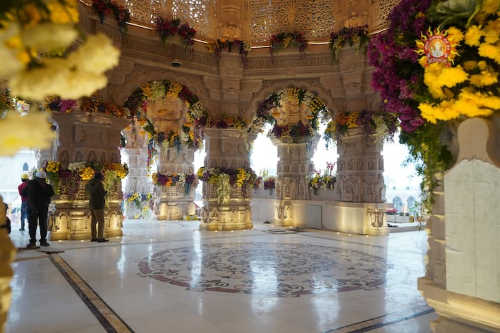 ராம் கோயில் வளாகத்திற்குள், மகரிஷி வால்மீகி, மகரிஷி வசிஷ்டர், மகரிஷி விஸ்வாமித்ரா, மகரிஷி அகஸ்தியர், நிஷாத் ராஜ், மாதா ஷப்ரி மற்றும் தேவி அஹில்யாவின் மரியாதைக்குரிய மனைவி ஆகியோருக்கு என பிரத்யேக கோயில்கள் உள்ளன